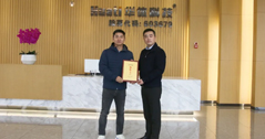 點贊！雙流區(qū)委副書記李建率隊到華體科技 “送獎牌 送政策 送服務(wù)”